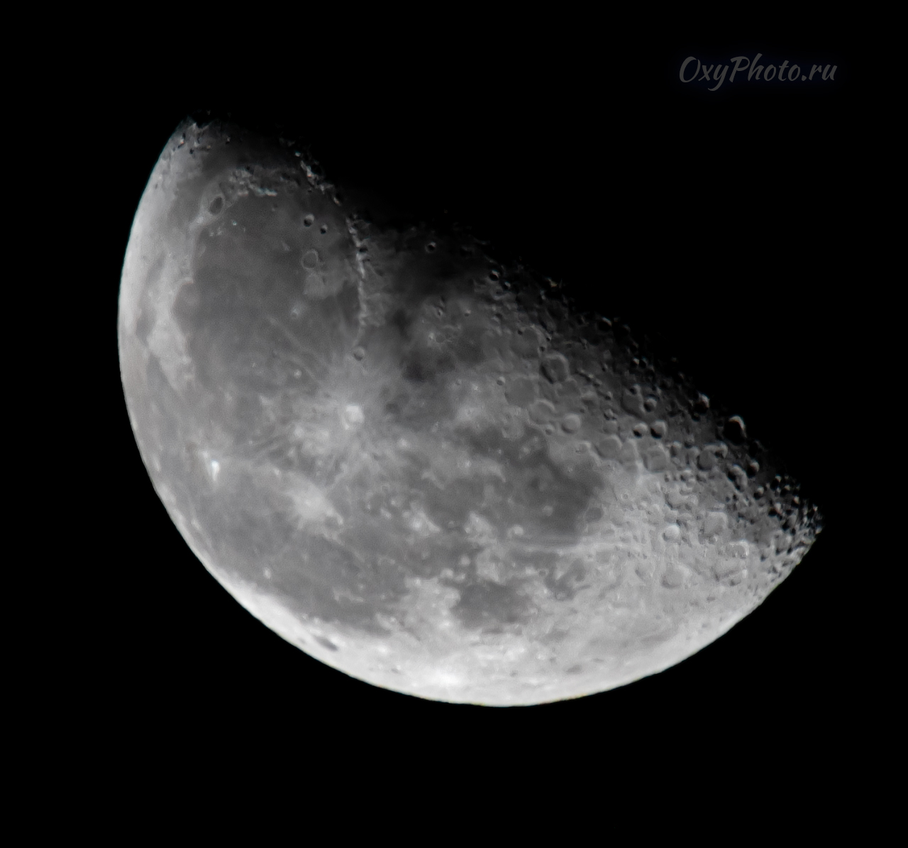 Москва, 22.12.2024, 0:27.
800мм, F 11, ISO 100, 1/10c.

